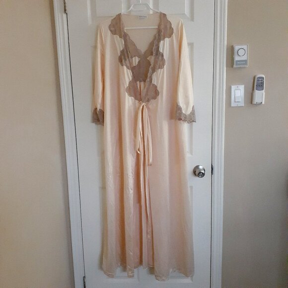 Diane Von Furstenberg Vintage Size M Peach Lace Trim Maxi Nightgown & robe - Picture 1 of 16